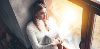 Îți este frică de singurătate? Iată de ce nu ar trebui să te grăbești