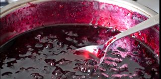 Dulceată de coacăze negre