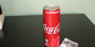 Ce se întâmplă în corpul tău dacă înghiți pastile cu cola, apă minerală sau ceai