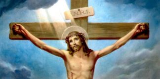 La Golgota sus, pe cruce