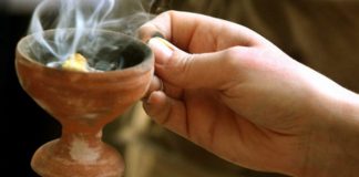 Aprinde în fiecare zi în casă tămâie pentru a scăpa de probleme