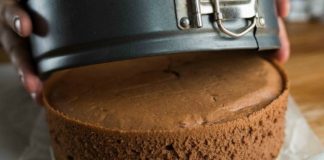 Pandișpan pufos cu gust intens de ciocolată – Rețetă simplă pentru pandișpan de ciocolată