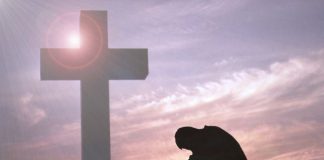 Nu știi cum să te rogi când problemele te copleșesc, iar necazurile se țin lanț? Îndreaptă-ți privirea către Cer și spune așa.