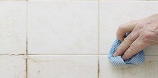 Baia ta va străluci – Acesta este cel mai eficient truc de curățare pentru gresie și faianță