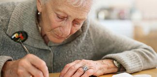 Mesajul emoționant al unei mame pentru fiica sa: „Nu-ți înghiți lacrimile. Plânsul înseamnă că simți ceva și trebuie să te descarci. NU este o slăbiciune. Asta înseamnă să fi om.”