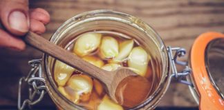 Cura cu usturoi și miere pentru creșterea imunității la virusuri și bacterii