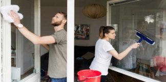 5 metode grozave ale bunicii pentru a curăța perfect geamurile