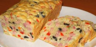 Chec aperitiv pufos cu șuncă, măsline, ardei și cașcaval – este delicios si ușor de făcut