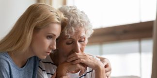 Cât veţi trăi voi, s-o iubiţi pe mama! S-o ajutaţi la bătrâneţe, la boală, la chin, că mare binecuvântare primiţi de la Dumnezeu!