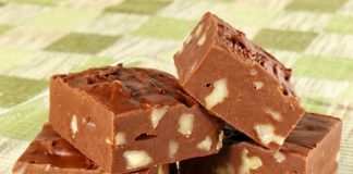 CIOCOLATĂ de casă fină, aromată și deliciosă – un desert ce ne amintește de copilărie!