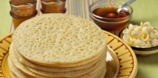 Clătite de casă aerate, pufoase și delicioase! Seamănă cu un burete care ți se topește în gură.