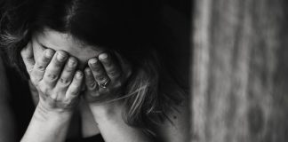 Când ești jos, Dumnezeu te ridică. Când ești slab, Dumnezeu îți dă putere. Când ești trist, Dumnezeu îți dă speranță.