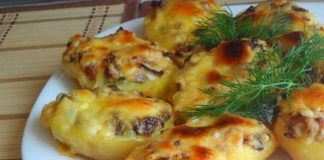 Cartofi la cuptor, umpluți cu ciuperci și cașcaval – gustoși, de te lingi pe degete!