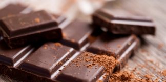 Ciocolata neagră are beneficii uimitoare pentru sănătate. Ce cantitate ar trebui să consumăm zilnic?