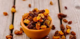 STAFIDELE – Luptă împotriva colesterolului rău, previn depresia, tratează constipația, împiedică retenția de apă și reglează hormonii.