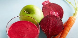 Sucul din sfeclă roșie, morcovi și măr – Detoxifică ficatul și rinichii, ameliorează bolile de tiroidă, previne dezvoltarea tumorilor și ajută la slăbit!