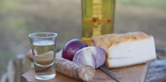 Medicii recunosc: 50 ml ţuică sau palincă, cu slănină şi ceapă, întrec orice medicament!