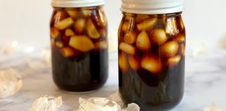 Usturoiul în vin roşu vindecă peste 100 de boli și afecțiuni: curăță sângele, elimină colesterolul rău, întărește sistemul imunitar!