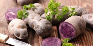 Cartofii violet se numără printre cele mai sănătoase legume