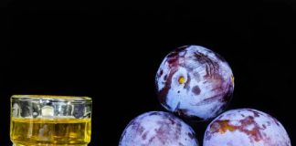 Țuica, consumată în cantități mici, face minuni pentru sănătate!