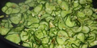 Salata de castraveți și usturoi scade colesterolul și reglează tensiunea arterială! Cum se prepară?