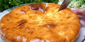 Plăcintă cu cartofi și brânză. Delicioasă, simplă și rapidă!