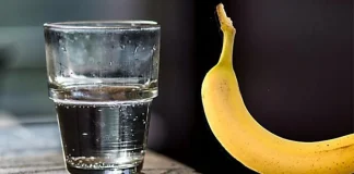 Începe ziua cu o banană și un pahar cu apă caldă. Vei obține multe beneficii pentru sănătatea și bunăstarea ta!