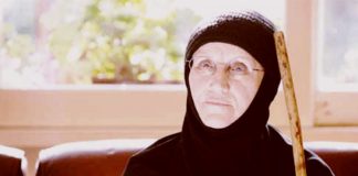 Maica Siluana: „Să nu-ți bârfești părinții nimănui, oricât de nevrednici ar fi!”