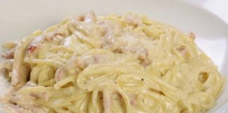 Această rețetă de spaghete cu smântână a cucerit pe toată lumea. Cum se prepară?