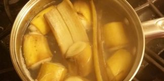 Fierbeți o banană în seara aceasta, beți lichidul și veți dormi mai bine!