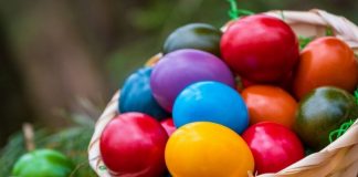 Cum Vopsim Ouăle de Paşti Natural şi Fără Chimicale în diverse culori, doar folosind legume, fructe și condimente