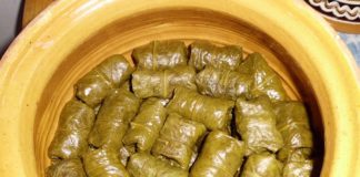 Sărmăluțe de post cu ciuperci, învelite în frunze de ștevie