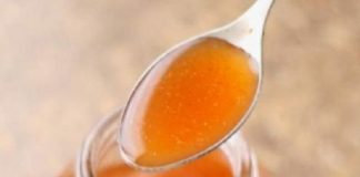 Amestecul cu ulei de in care curăță ridurile și petele de pe față