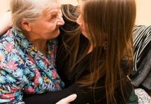 „Toată lumea ia copii de la orfelinat, iar eu am decis să iau bunica altcuiva de la azilul de bătrâni!”