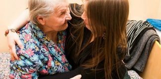 „Toată lumea ia copii de la orfelinat, iar eu am decis să iau bunica altcuiva de la azilul de bătrâni!”