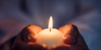 Fii o candelă aprinsă, iar prin pilda propriei vieți fă lumea mai frumoasă în jur. Iartă, iubește, binecuvântează! Ești o minune!