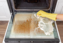 6 modalități eficiente pentru a curăța cuptorul murdar