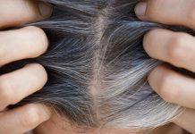 Scapă de părul alb în doar 50 de minute cu o vopsea făcută în casă. Ai nevoie de 4 ingrediente naturale!